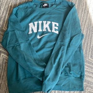 Nike lightweight crew neck